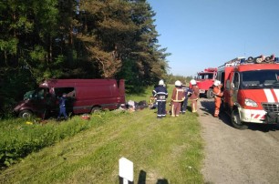 На Львовщине в результате ДТП погибли 6 человек, еще 3 - травмированы (видео)