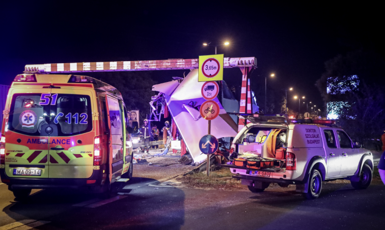 Автобус из Украины попал в серьезное ДТП в Будапеште: десятки пострадавших
