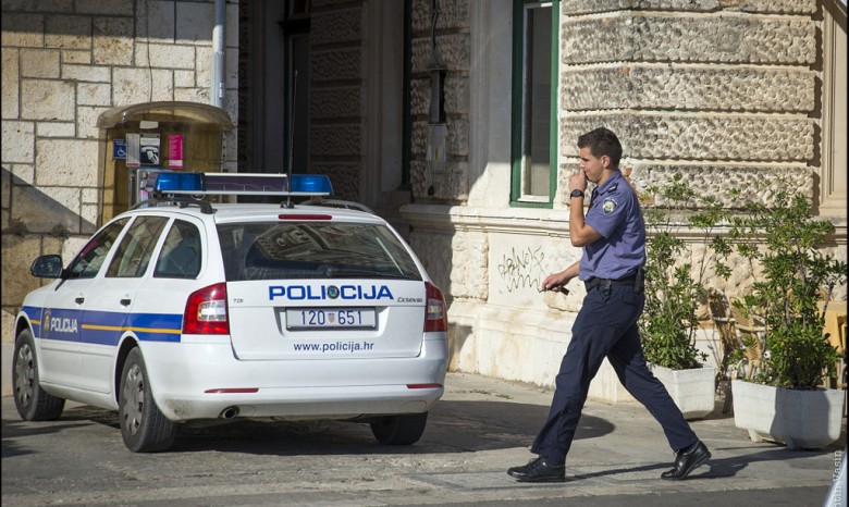 Полиция расстреляла машину с мигрантами в Хорватии