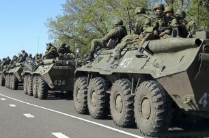 Возле украинской границы заметили колонну российской военной техники (видео)