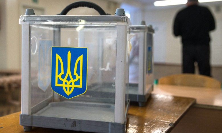 Украинцы будут выбирать шестого президента среди 18 кандидатов