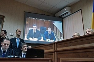 Суд по делу о госизмене Януковича продолжил заслушивать выступление адвоката в дебатах