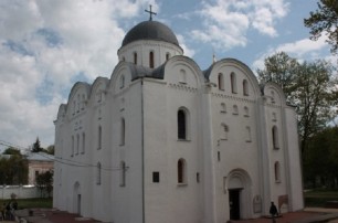 Братия Десятинного монастыря приняла участие в эвакуации людей на Черниговщине