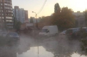Первый день горячей воды в Киеве: трубы прорвало на Борщаговке и Теремках