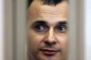 Выглядит нормально, постоянно работает: тюремщики рассказали о состоянии Сенцова