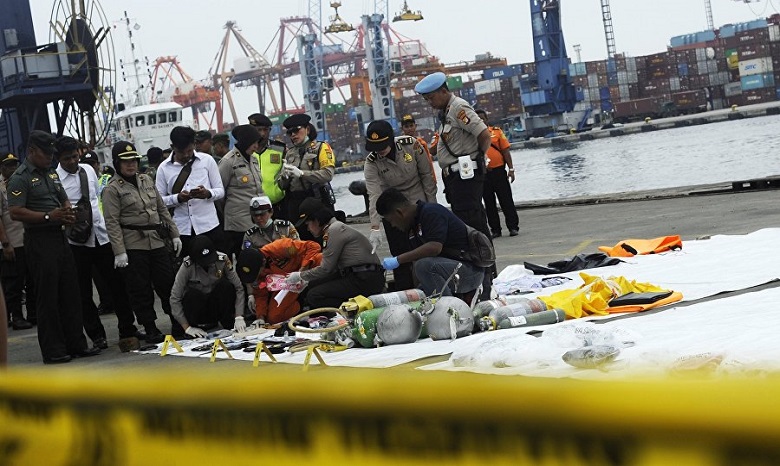 Авиакатастрофа Boeing 737 в Индонезии: спасатели извлекли из Яванского моря 105 тел погибших