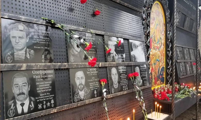 В Киеве возле Афганского храма открыли Стену памяти и скорби с именами ветеранов-афганцев, погибших на Востоке Украины