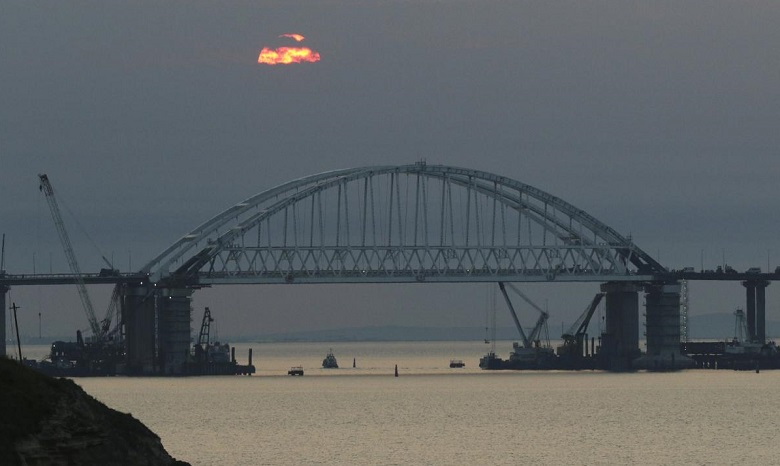 Крымский мост разорвется в один момент: эксперт рассказал о "точке невозврата"