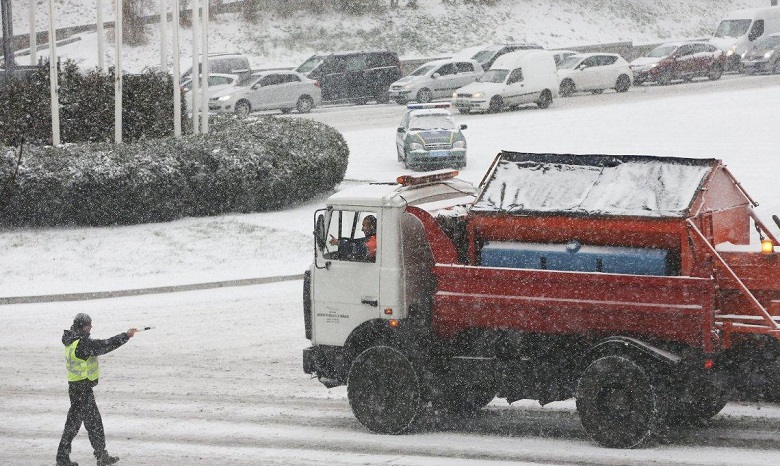 В снежном плену: сегодня осложнение погодных условий ожидается почти по всей Украине