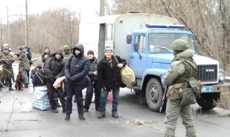 Первая партия украинских заключенных прибыла из Луганска в СИЗО города Старобельска