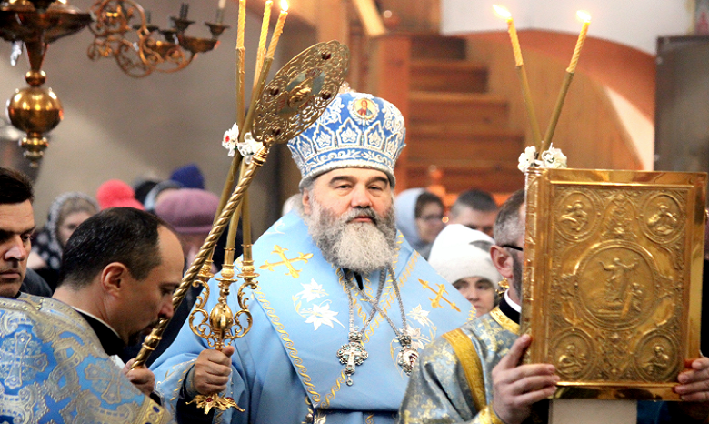 СБУ под охраной доставляет в Киев митрополита УПЦ