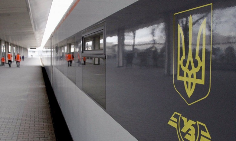 "Укрзализныця" открыла продажу билетов еще на пять "праздничных" поездов