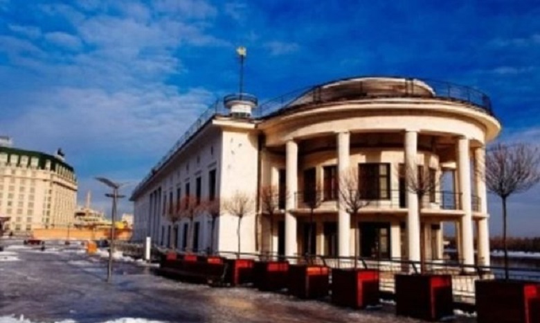 Журналисты показали, что случилось с речным вокзалом в Киеве (ФОТО)