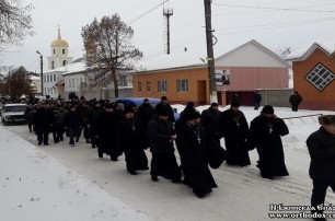 В Черниговской области верующие провели молебен у стен РГА в защиту УПЦ