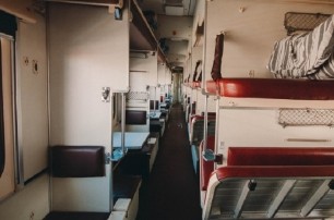 В поезде Херсон - Львов на пассажирку упала полка, на которую пытался залезть депутат горсовета (ФОТО)