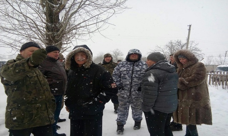 В Луганской области церковную общину переводят в ПЦУ вооруженные люди