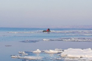 В Одесской области спасатели сняли с дрейфующей льдины четырех детей (ФОТО)