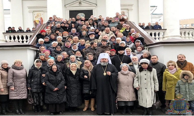 Прихожане херсонского Свято-Духовского кафедрального собора поддержали УПЦ и Митрополита Онуфрия