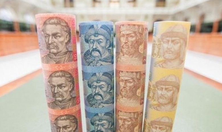 НБУ продал неразрезанные банкноты на аукционе на сумму почти 10 млн грн