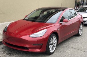 Tesla второй раз с начала года снижает цены