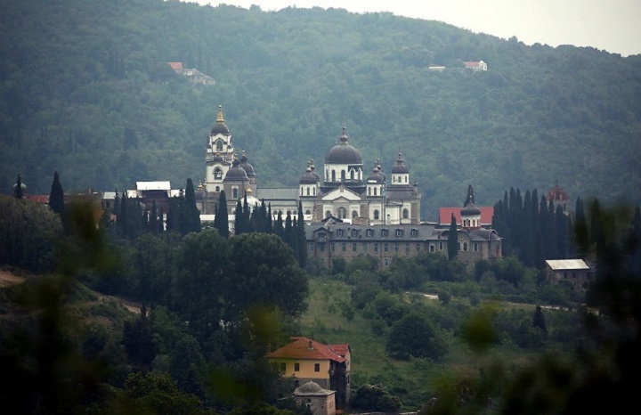 Семеро монахов из Ватопеда перешли в Свято-Пантелеимонов монастырь после визита новой украинской Церкви