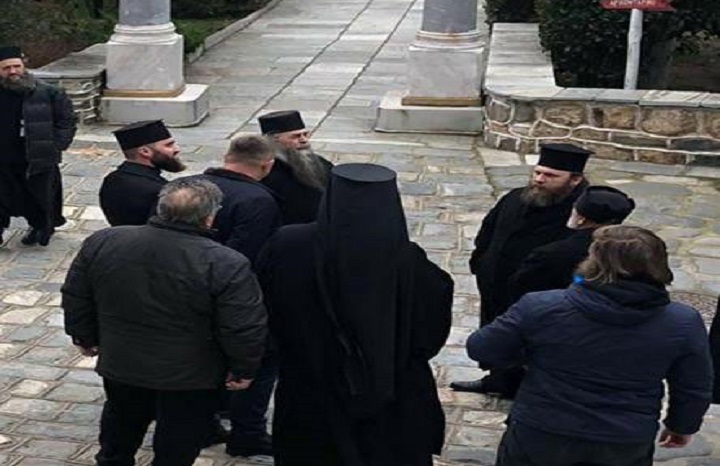 Делегацию ПЦУ не пустили в Свято-Пантелеимонов монастырь на Святой Горе