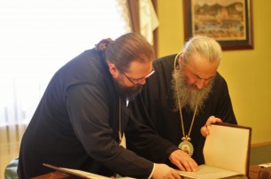Митрополит Онуфрий передал музею Киевской духовной академии ценные артефакты