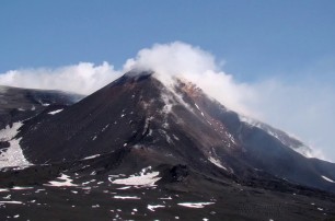 Проснулся крупнейший вулкан Европы. Италия отменяет авиарейсы