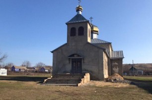 На Одещине представители новой Церкви срезали замки на храме УПЦ