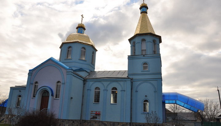 Захват храма УПЦ в селе Погребы под Киевом: Полиция охраняет церковь, назначены переговоры