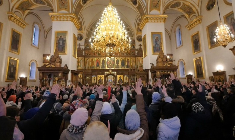 В Святогорской лавре около 3 тысяч верующих проголосовали за единство с УПЦ и РПЦ