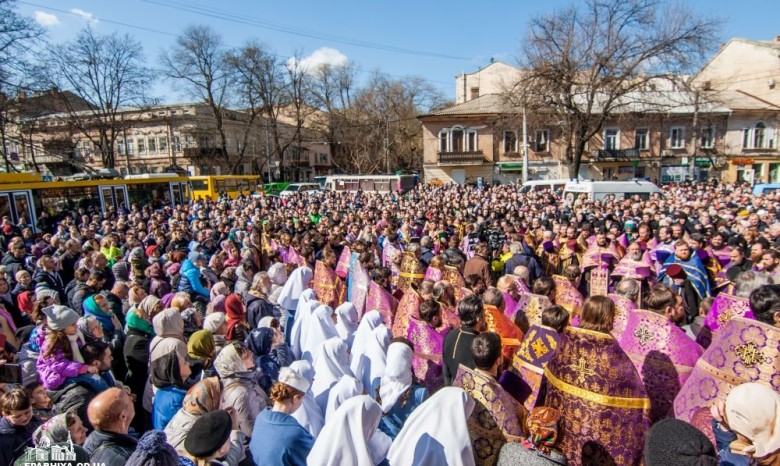 В Одессе, Запорожье и Ровно около 20 тысяч верующих УПЦ прошли крестным ходом в честь Торжества Православия
