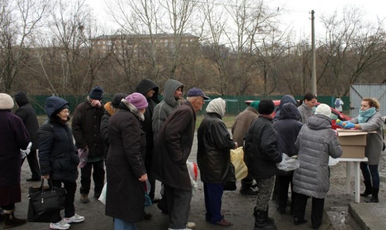 На территории строящегося Кафедрального собора УПЦ организовали обеды для малоимущих киевлян