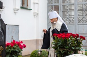 Предстоятель УПЦ совершил панихиду в годовщину смерти настоятельницы Флоровского монастыря