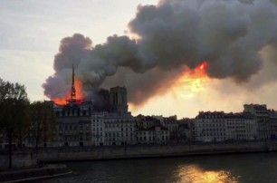 В РПЦ увидели в парижской трагедии печальные знаки времени и символ объединения христиан