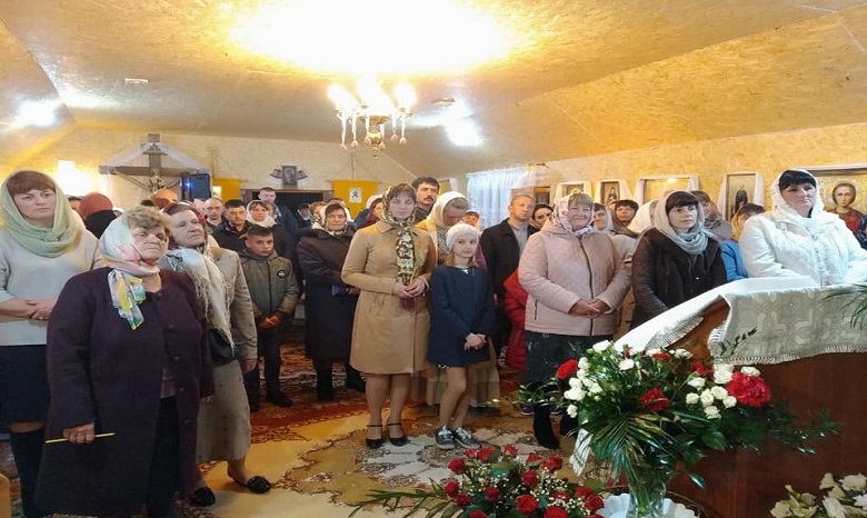 В Волынской области после захвата церкви представителями ПЦУ священник и верующие УПЦ собственноручно построили храм