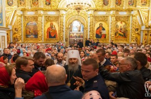 В Киево-Печерской лавре верующие поздравили Предстоятеля УПЦ с Пасхой