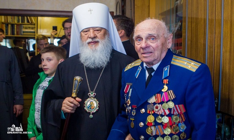 В Одессе митрополит Агафангел посетил ветеранов и поздравил их с Днем Победы