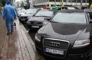 Штрафы и конфискация "евроблях": автовладельцы готовят протесты