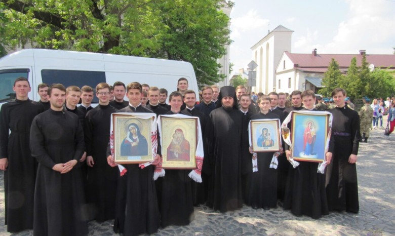 Студенты и преподаватели Волынской духовной семинарии взяли участие в фестивале ко Дню  матери