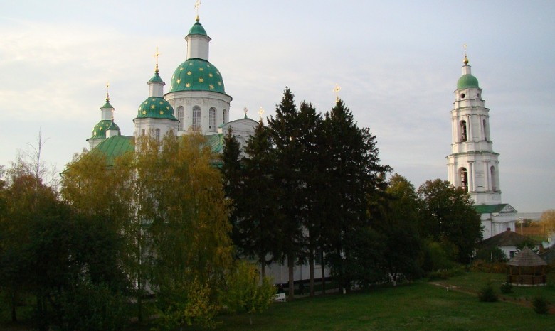 На Полтавщине православные отметили 400-летие Мгарского мужского монастыря