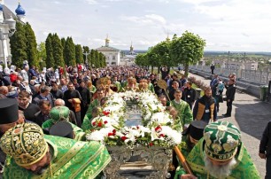 В Почаеве тысячи православных почтили день памяти преподобного Иова