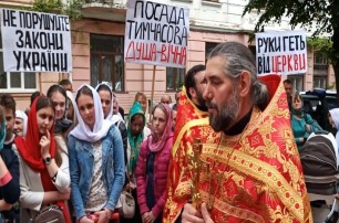 В Черновцах верующие УПЦ просят местную ОГА не способствовать захватам храмов