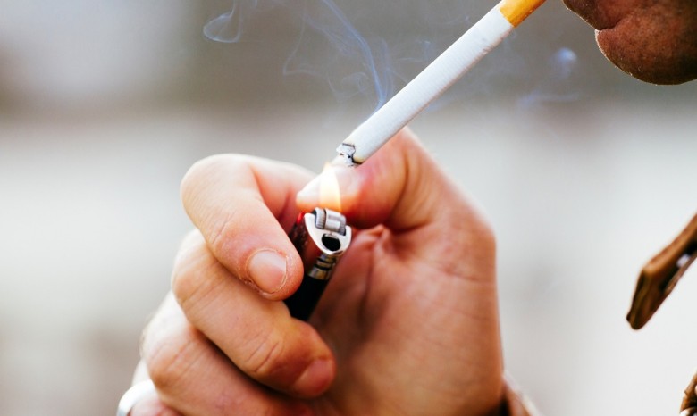 Невыгодная привычка: курильщикам придется платить за сигареты больше 100 грн