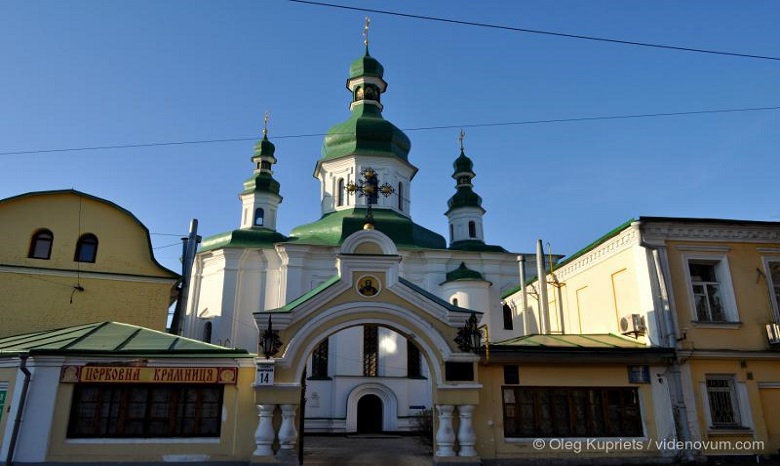На Печерске монастырь ПЦУ вызванивает на колоколах гимн Украины - киевляне негодуют
