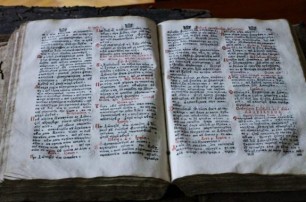 Старинные богослужебные книги пополнили фонд музея Киевской духовной академии