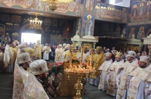 В Закарпатской области в Кирилло-Мефодиевском женском монастыре множество верующих УПЦ отмечают день памяти небесных покровителей