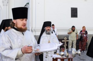 На могиле митрополита Владимира (Сабодана) помолились в 27-ю годовщину Харьковского Архиерейского Собора