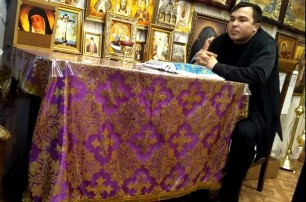 В Черновицкой области аферист, выдавая себя за монаха, обманывает верующих