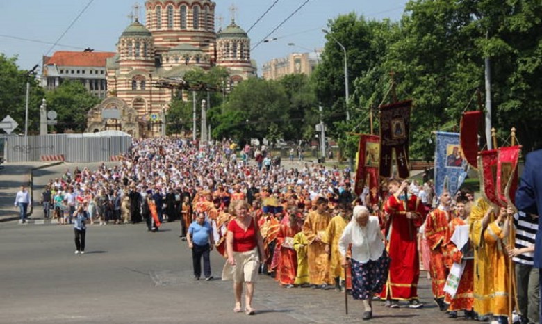 На крестный ход УПЦ в честь новомучеников Слобожанщины в Харькове вышло около 70 тысяч верующих